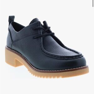 NWOB Clarks | Eden Mid Lace black leather shoes w/block heel and a lug sole 7.5